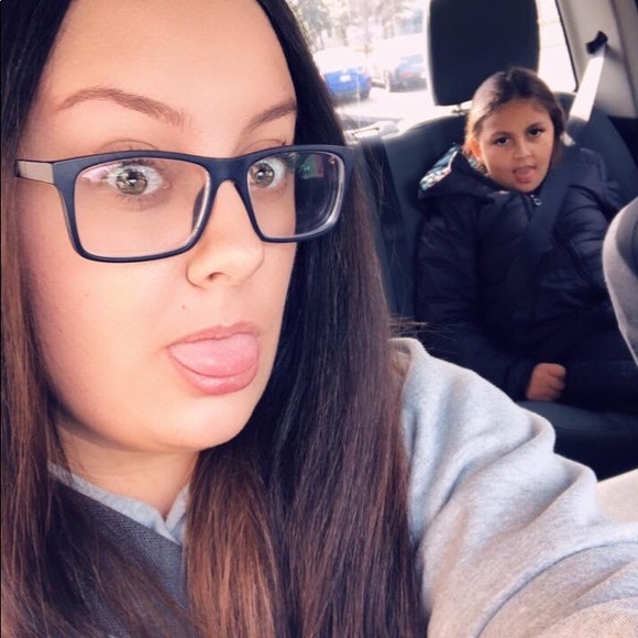 Meet your Posher, Nicole - Picture 2 of 3